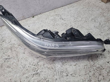 Laden Sie das Bild in den Galerie-Viewer, Frontscheinwerfer Toyota Hilux VIII Rechts Scheinwerfer Headlight SCH9311915853va