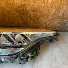 Laden Sie das Bild in den Galerie-Viewer, Frontscheinwerfer Toyota Chr C-Hr 81110-F4180-00 81150-F4180-00 LED Ein Satz