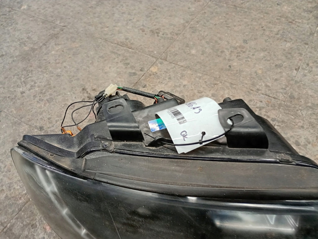 Frontscheinwerfer Audi A4 B6 RSD-100203A LED Ein Stück (Rechts oder Links)