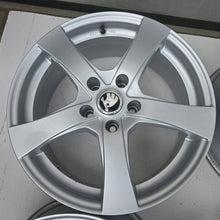 Load image into Gallery viewer, 4x Alufelge 17 Zoll 7.0" 5x112 38ET 3G0601025AB Skoda Superb III Octavia Kodiaq FEL5467539656ww