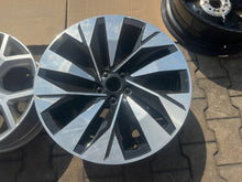 Load image into Gallery viewer, 1x Alufelge 20 Zoll 8.5" 5x114.3 403006035R Renault Rim Wheel FEL3991521330vk