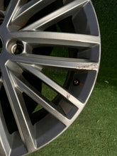 Laden Sie das Bild in den Galerie-Viewer, 1x Alufelge 17 Zoll 7.0" 5x112 54ET Glanz Silber 5K7601025A VW Golf VI I FEL9582802783dr