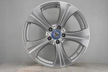 Laden Sie das Bild in den Galerie-Viewer, 4x Alufelge 18 Zoll 8.0&quot; 5x112 38ET Glanz Silber A2534010800 Mercedes-Benz