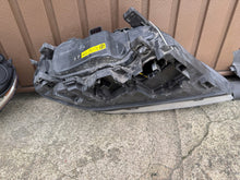 Load image into Gallery viewer, Frontscheinwerfer Volvo V70 I S80 31283920 31283919 Xenon Rechts Headlight SCH5269942255dr