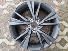 Laden Sie das Bild in den Galerie-Viewer, 1x Alufelge 18 Zoll 7.0" 5x114.3 35ET Glanz CMS1351-9 Toyota Rim Wheel FEL5211113669id