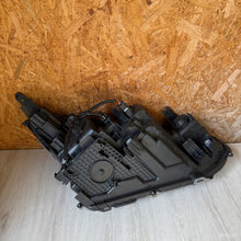 Laden Sie das Bild in den Galerie-Viewer, Frontscheinwerfer Toyota Yaris Cross Full LED Ein Satz Scheinwerfer Headlight SCH1236725391ja