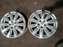 Laden Sie das Bild in den Galerie-Viewer, 1x Alufelge 18 Zoll 7.0" 5x114.3 35ET Glanz Silber Toyota Sienna Rim Wheel FEL6427911013cd