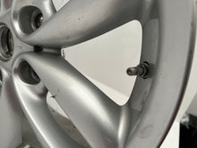 Laden Sie das Bild in den Galerie-Viewer, 1x Alufelge 17 Zoll 7.0&quot; 5x120 50ET 9803723 Mini Countryman R60 R61 Rim Wheel