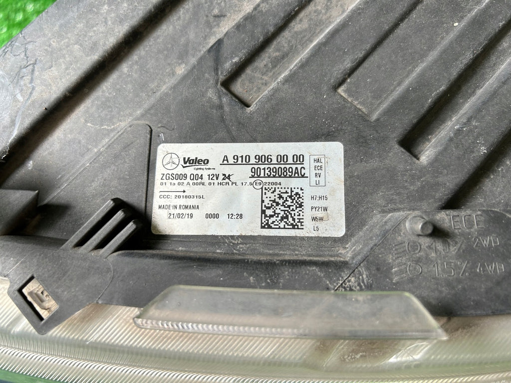 Frontscheinwerfer Mercedes-Benz Sprinter A9109060000 Links Headlight