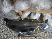 Laden Sie das Bild in den Galerie-Viewer, Frontscheinwerfer Ford Fiesta I Full LED Rechts Scheinwerfer Headlight SCH2185105389tw
