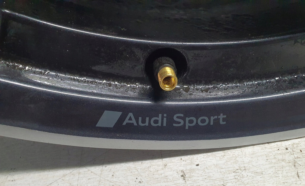 1x Alufelge 18 Zoll 7.5" 5x112 46ET Glanz 8Y0601025N Audi A3 Rim Wheel FEL3040896556um