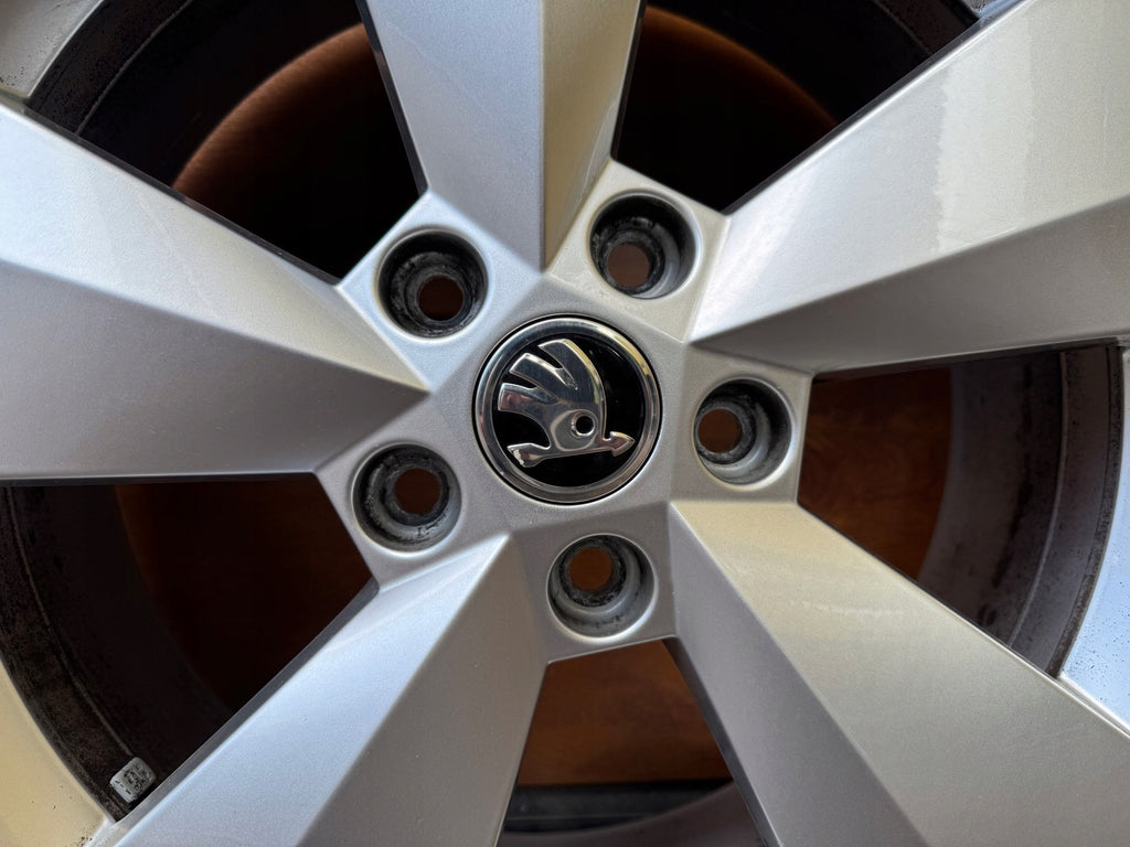 1x Alufelge 17 Zoll 6.5" 5x112 38ET Glanz Silber 565601025J Skoda Kodiaq