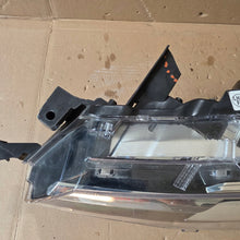 Laden Sie das Bild in den Galerie-Viewer, Frontscheinwerfer Toyota Corolla 81150-02L50 Ein Stück (Rechts oder Links)