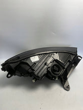 Laden Sie das Bild in den Galerie-Viewer, Frontscheinwerfer Skoda Enyaq 5LB941015A- Full LED Ein Stück (Rechts oder Links)