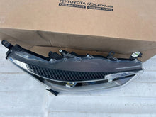 Laden Sie das Bild in den Galerie-Viewer, Frontscheinwerfer Toyota Yaris 81130K0060 Rechts Scheinwerfer Headlight SCH5231370193ii