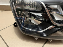 Laden Sie das Bild in den Galerie-Viewer, Frontscheinwerfer Dacia Duster Rechts Scheinwerfer Headlight SCH3370340330im