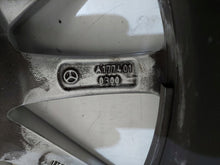 Laden Sie das Bild in den Galerie-Viewer, 4x Alufelge 17 Zoll 6.5" 5x112 44ET Glanz Silber A1774010300 Mercedes-Benz FEL3609406657qa