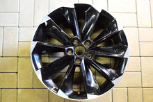 Laden Sie das Bild in den Galerie-Viewer, 1x Alufelge 19 Zoll 8.0&quot; 5x112 44ET Glanz Schwarz 3V0601025S Skoda Superb Iii