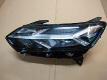Laden Sie das Bild in den Galerie-Viewer, Frontscheinwerfer Dacia Sandero III 260605914R LED Links Scheinwerfer Headlight