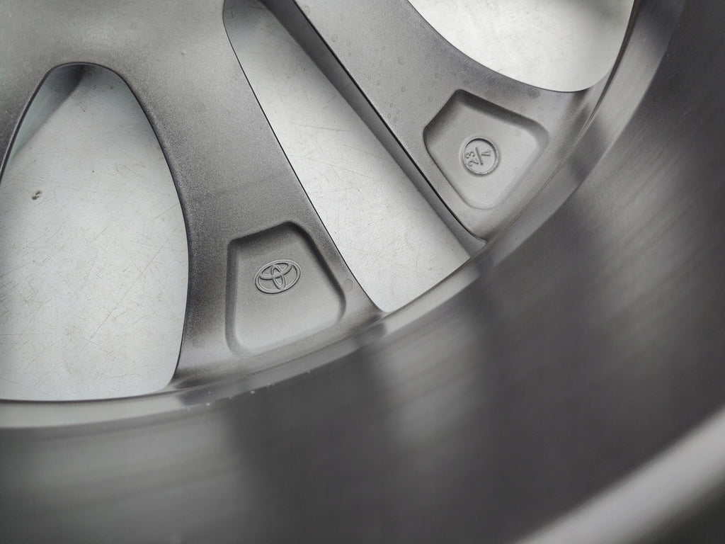 1x Alufelge 19 Zoll 7.5" 5x114.3 40ET Toyota Rav 4 Rim Wheel