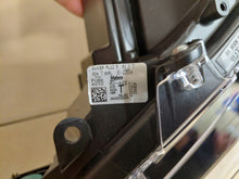 Laden Sie das Bild in den Galerie-Viewer, Frontscheinwerfer Toyota Corolla 450982 L331819 450983 L331832 LED Ein Satz