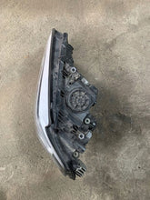 Laden Sie das Bild in den Galerie-Viewer, Frontscheinwerfer BMW G31 G30 A97439193-04 LED Ein Stück (Rechts oder Links)