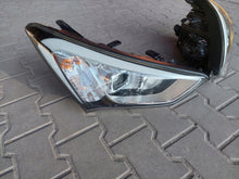 Laden Sie das Bild in den Galerie-Viewer, Frontscheinwerfer Hyundai Santa III Fe Ein Stück (Rechts oder Links) Headlight