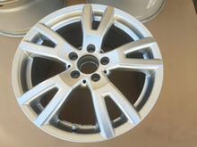 Laden Sie das Bild in den Galerie-Viewer, 1x Alufelge 17 Zoll 8.5&quot; 5x112 34ET A2034015202 Mercedes-Benz W203 Rim Wheel