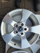 Laden Sie das Bild in den Galerie-Viewer, 4x Alufelge 17 Zoll 7.5" 5x112 47 5ET Glanz Silber A2044013602 Mercedes-Benz FEL7181462946tk