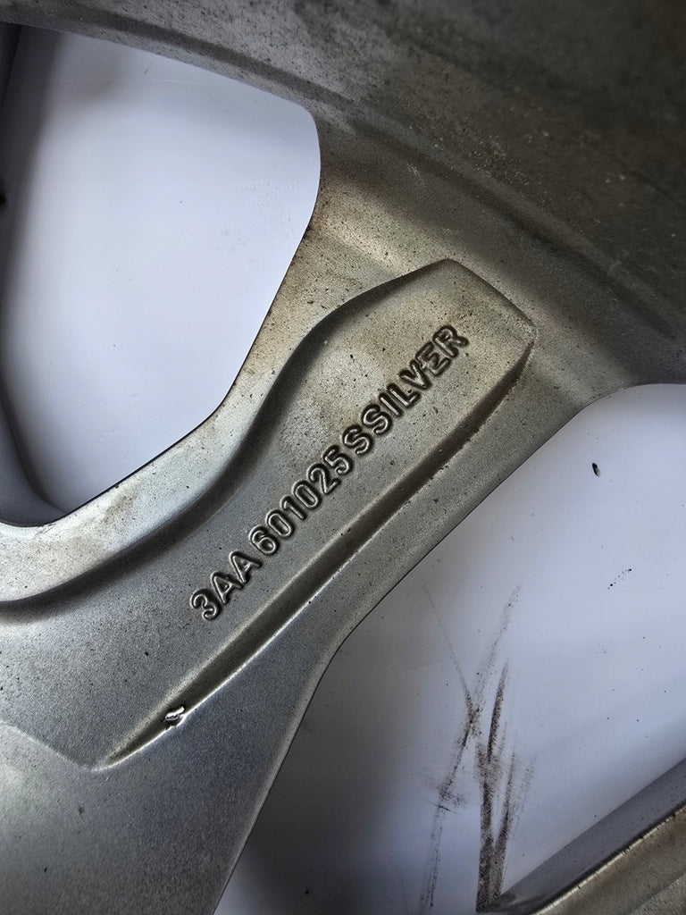 1x Alufelge 18 Zoll 8.0" 5x112 40ET Glanz Silber 3AA601025S VW Passat B7 FEL8467342273rz