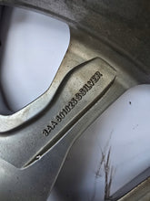 Load image into Gallery viewer, 1x Alufelge 18 Zoll 8.0" 5x112 40ET Glanz Silber 3AA601025S VW Passat B7 FEL8467342273rz
