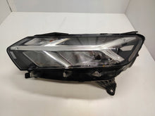 Laden Sie das Bild in den Galerie-Viewer, Frontscheinwerfer Dacia Sandero III Logan 260606033R LED Links Headlight