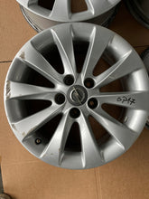 Laden Sie das Bild in den Galerie-Viewer, 4x Alufelge 16 Zoll 6.5" 5x110 37ET Glanz Silber 13346661 Opel Zafira B Meriva FEL4823897582gn