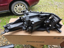 Laden Sie das Bild in den Galerie-Viewer, Frontscheinwerfer Toyota Yaris 81130K0060 Links Scheinwerfer Headlight SCH7450716711fm