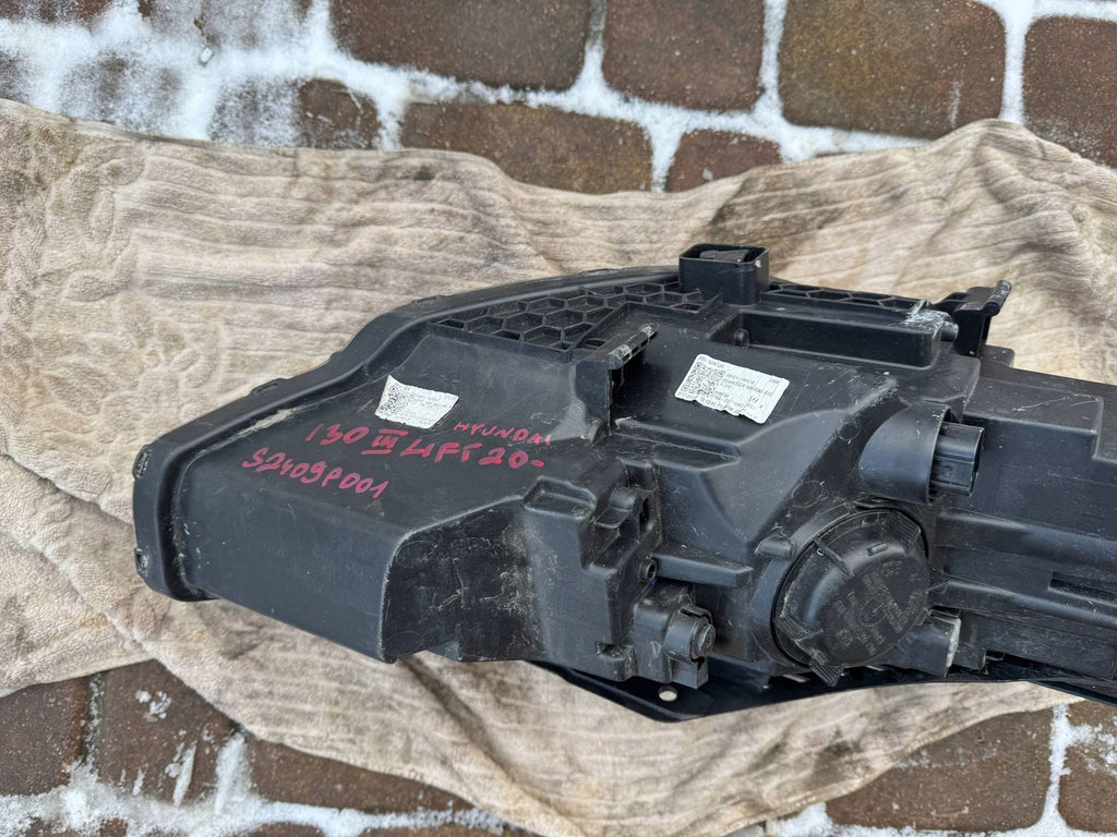 Frontscheinwerfer Hyundai I30 III G492113010 Links Scheinwerfer Headlight SCH9855220190td
