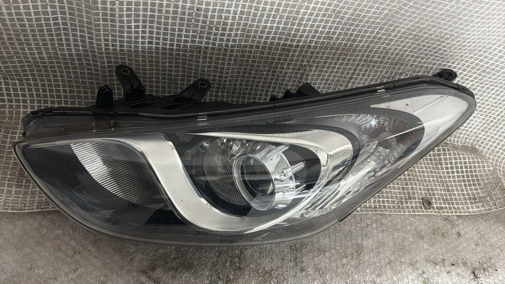 Frontscheinwerfer Hyundai I30 Links Scheinwerfer Headlight SCH8011122302zc