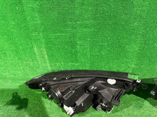 Laden Sie das Bild in den Galerie-Viewer, Frontscheinwerfer Toyota CSC24152 Ein Satz Scheinwerfer Headlight SCH6997403640th