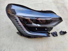 Laden Sie das Bild in den Galerie-Viewer, Frontscheinwerfer Renault Captur 260104525R 013930-32 LED Rechts Headlight