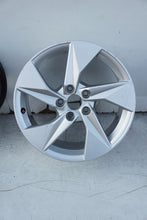 Laden Sie das Bild in den Galerie-Viewer, 1x Alufelge 17 Zoll 8.0" 5x112 46ET Glanz Silber 8Y0601025A Audi Rim Wheel FEL9631932565wg