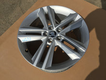 Laden Sie das Bild in den Galerie-Viewer, 1x Alufelge 17 Zoll 7.0&quot; 5x100 46ET 5JA601025E Skoda Rapid Rim Wheel