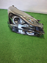 Laden Sie das Bild in den Galerie-Viewer, Frontscheinwerfer Toyota Yaris Rechts Scheinwerfer Headlight SCH5807829080pp