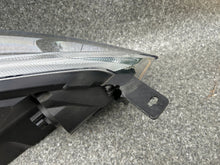 Laden Sie das Bild in den Galerie-Viewer, Frontscheinwerfer Ford Fiesta I H1BB-13W030-AE Links Scheinwerfer Headlight SCH3688292193ih