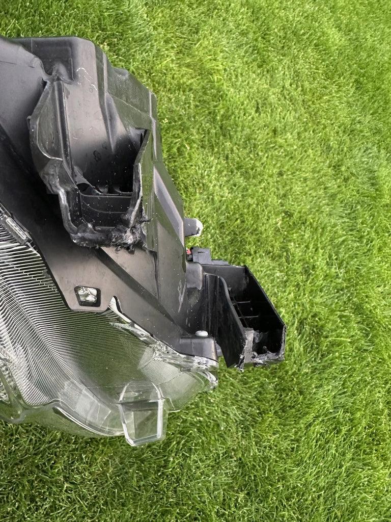 Frontscheinwerfer Mitsubishi Eclipse Cross I 8301D185 LED Rechts oder Links