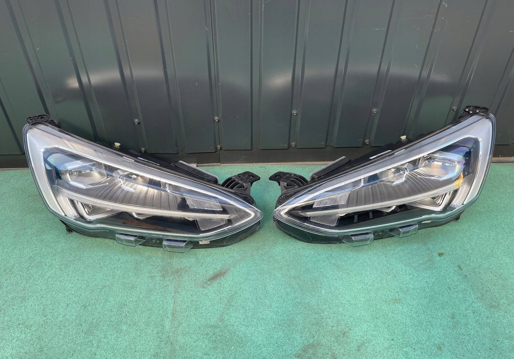 Frontscheinwerfer Ford Focus JX7B-13E014-AD JX7B-13E015-AD Ein Satz Headlight SCH2180190763ez
