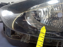 Laden Sie das Bild in den Galerie-Viewer, Frontscheinwerfer Mazda II Dj DB5J-51040 Links Scheinwerfer Headlight