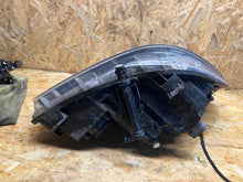 Laden Sie das Bild in den Galerie-Viewer, Frontscheinwerfer Mercedes-Benz Sprinter 906 A9068203161 Xenon Links Headlight