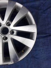 Laden Sie das Bild in den Galerie-Viewer, 1x Alufelge 17 Zoll 7.0&quot; 5x112 54ET 5K0601025 VW Golf Vi Rim Wheel