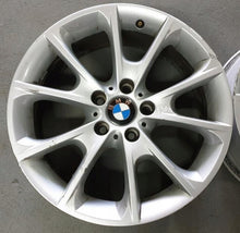 Laden Sie das Bild in den Galerie-Viewer, 1x Alufelge 18 Zoll 8.5" 5x120 47ET Glanz Silber 6796251 BMW F30 F32 F31 FEL4221333434qk