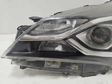 Laden Sie das Bild in den Galerie-Viewer, Frontscheinwerfer Toyota Yaris Links Scheinwerfer Headlight
