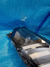 Laden Sie das Bild in den Galerie-Viewer, Frontscheinwerfer Peugeot 208 1674248380 Links Scheinwerfer Headlight